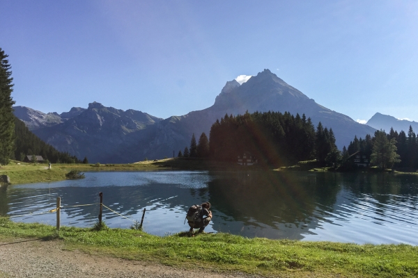 Un lac de montagne sous haute garde