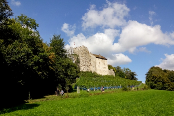 Von einem Schloss zum anderen