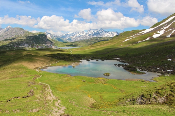 Steile Aufstiege im Blütenparadies