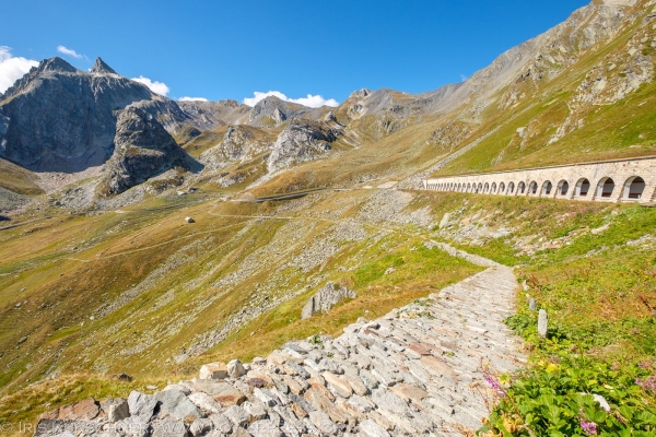 Randonnée alpine : Un peu d’histoire au Grand-Saint-Bernard