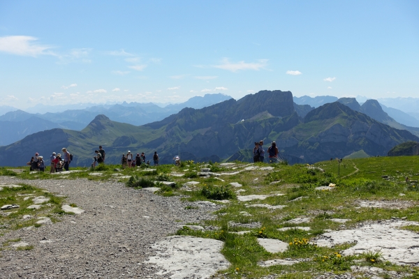 Durch die Karstlandschaft auf den Chäserrugg