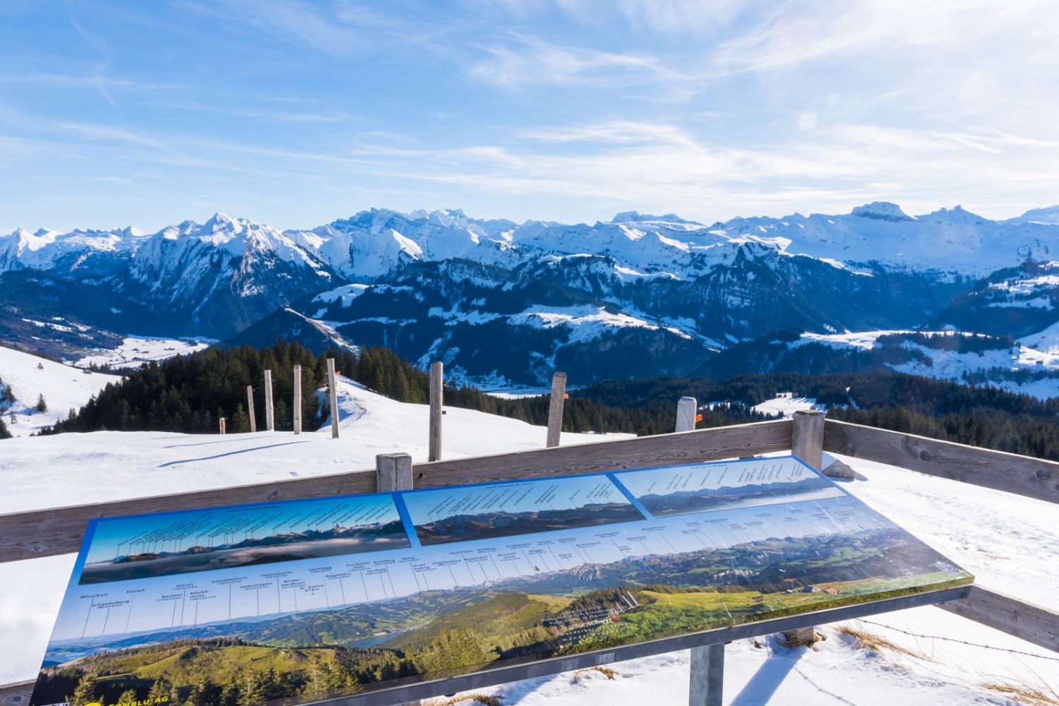 Grandi pannelli tematici illustrano il mondo montano. Foto: Franz Ulrich