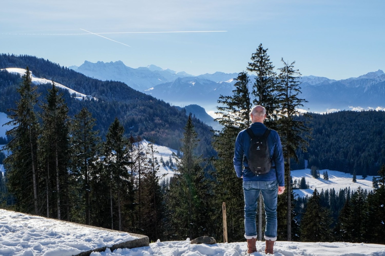 Von der Corbetta reicht die Sicht weit - bis zu den Dents du Midi und dem Mont-Blanc.