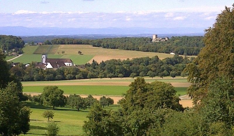 Blick zurück über Mariastein und Ruine Landskron