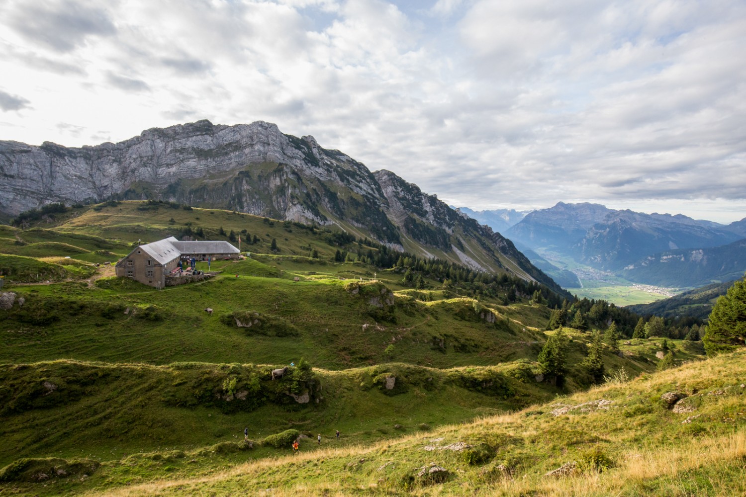 Die Alp Oberchäsere mit dem Mattstock im Hintergrund. Bild: Daniel Fleuti 