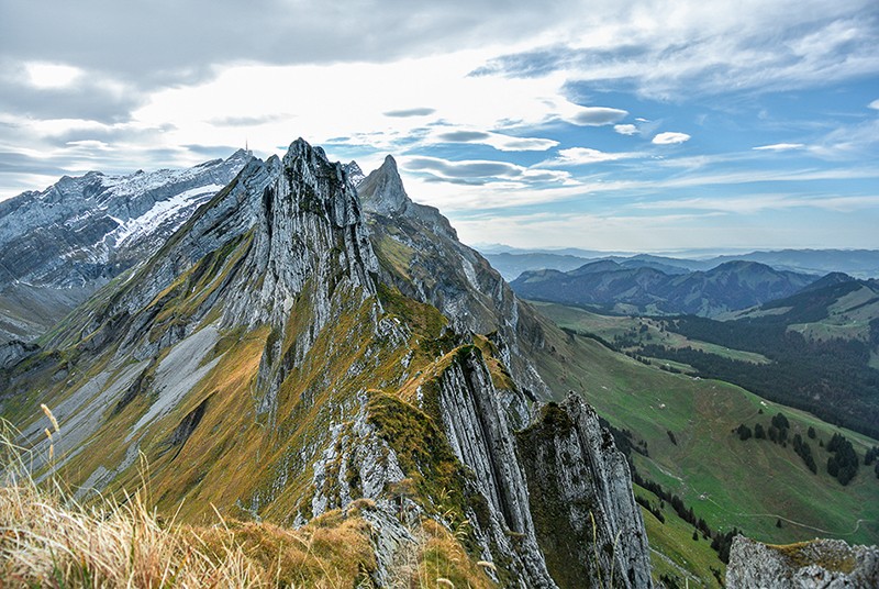 Le ciel couvert rend le décor de l’Alpstein encore plus dramatique. Photo: Vera In-Albon