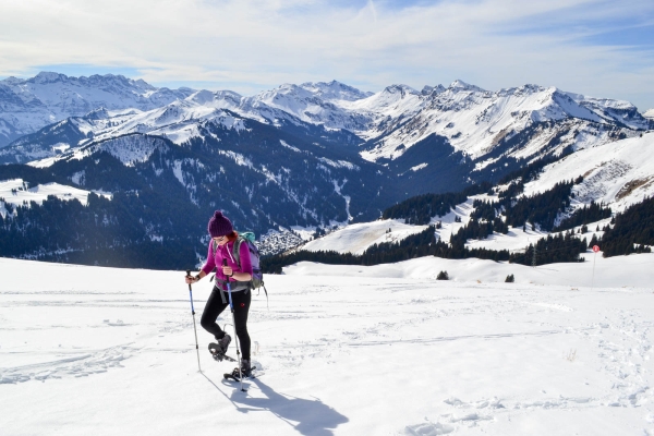 Schneeschuhwanderung über dem Genfersee