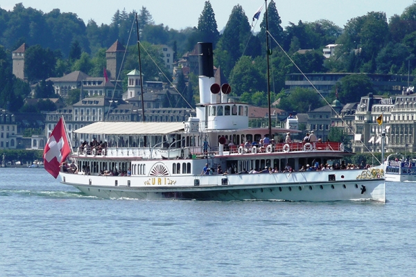 Lacs et tours en bateau 