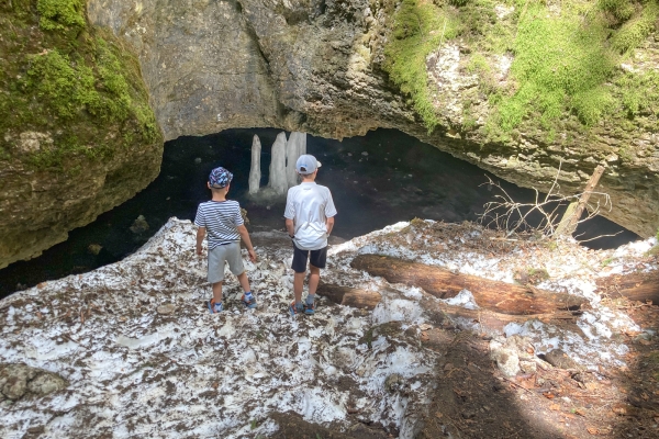 Grotte fraîche dans le Val-de-Travers