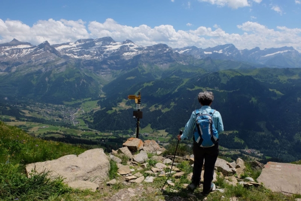 Randonnée en montagne panoramique: Vers les lacs du Pic Chaussy