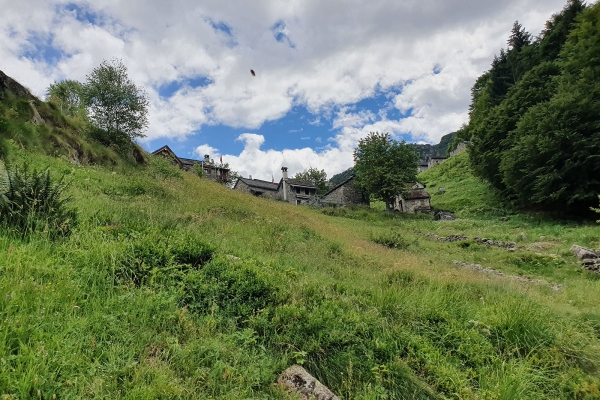 Auf alten Wegen im Maggiatal