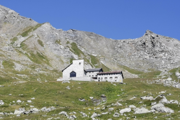 Zur Pilgerkirche oberhalb Savognin