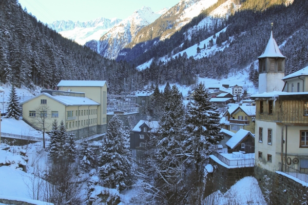 Schneeschuhtour entlang der Göschenerreuss