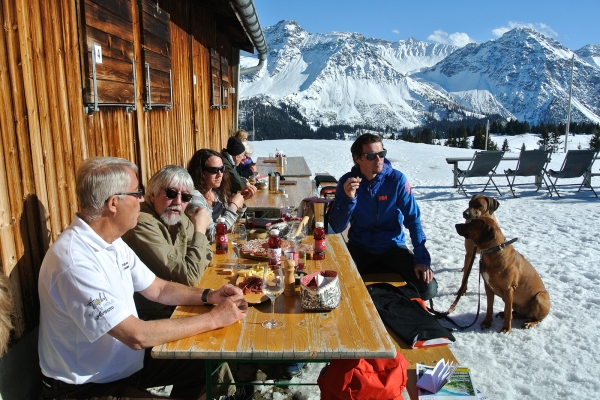 Un thé froid panoramique au-dessus d’Arosa