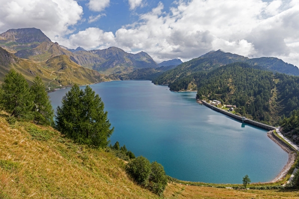 Bergseen wie Perlen im Val Piora