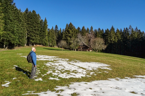 Vue dégagée sur les sommets des Préalpes