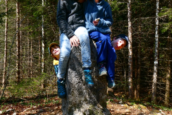 Den Grenzsteinen in der Ajoie nach