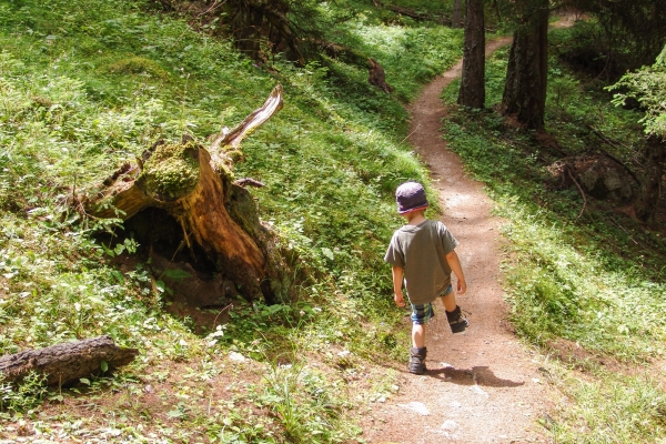 Zum Stein der Kinder in Nax