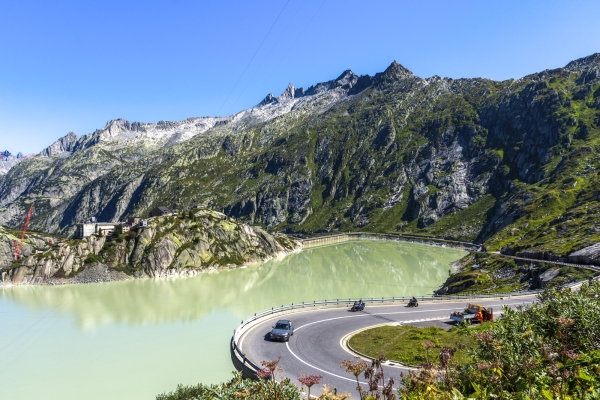 Betriebsamkeit und Ruhe am Grimselpass