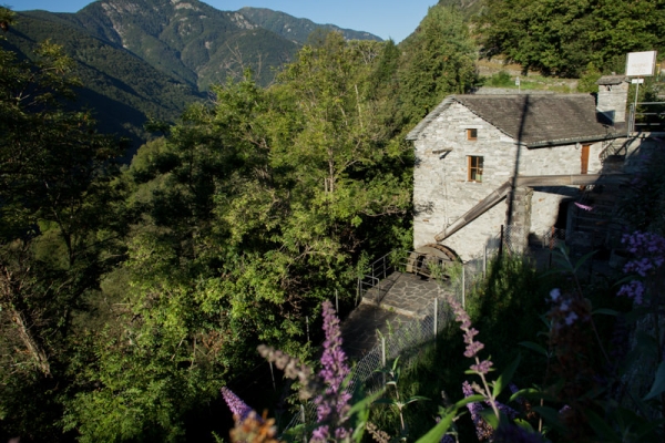 Saumweg im versteckten Tal 