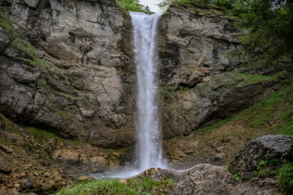 Fascinante chute du Leuenfall 