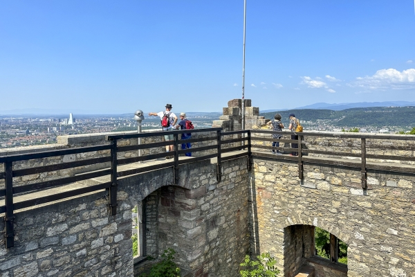 Von Burg zu Burg vor den Toren von Basel