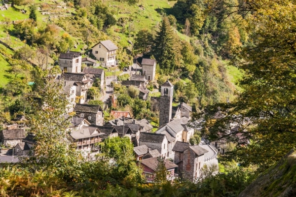 Giro attorno al lago Vogorno