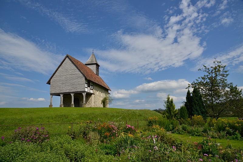 La chapelle de Degenau compte parmi les plus anciennes chapelles catholiques de Suisse et revêt une grande importance historique et artistique. Photos: Heinz Staffelbach