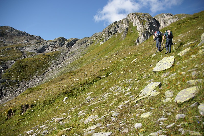 Le deuxième jour, peu avant le Piz Giübin, le sentier franchit le col Sella.