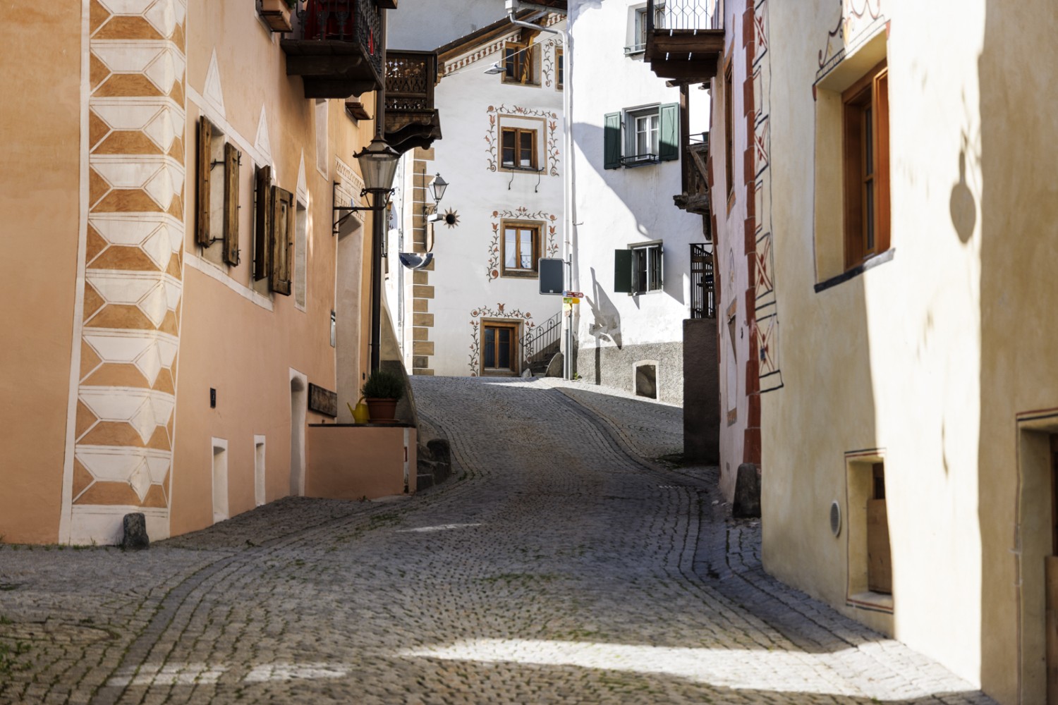 La randonnée passe d’abord dans le cœur du village de Sta. Maria. Photo: Severin Nowacki