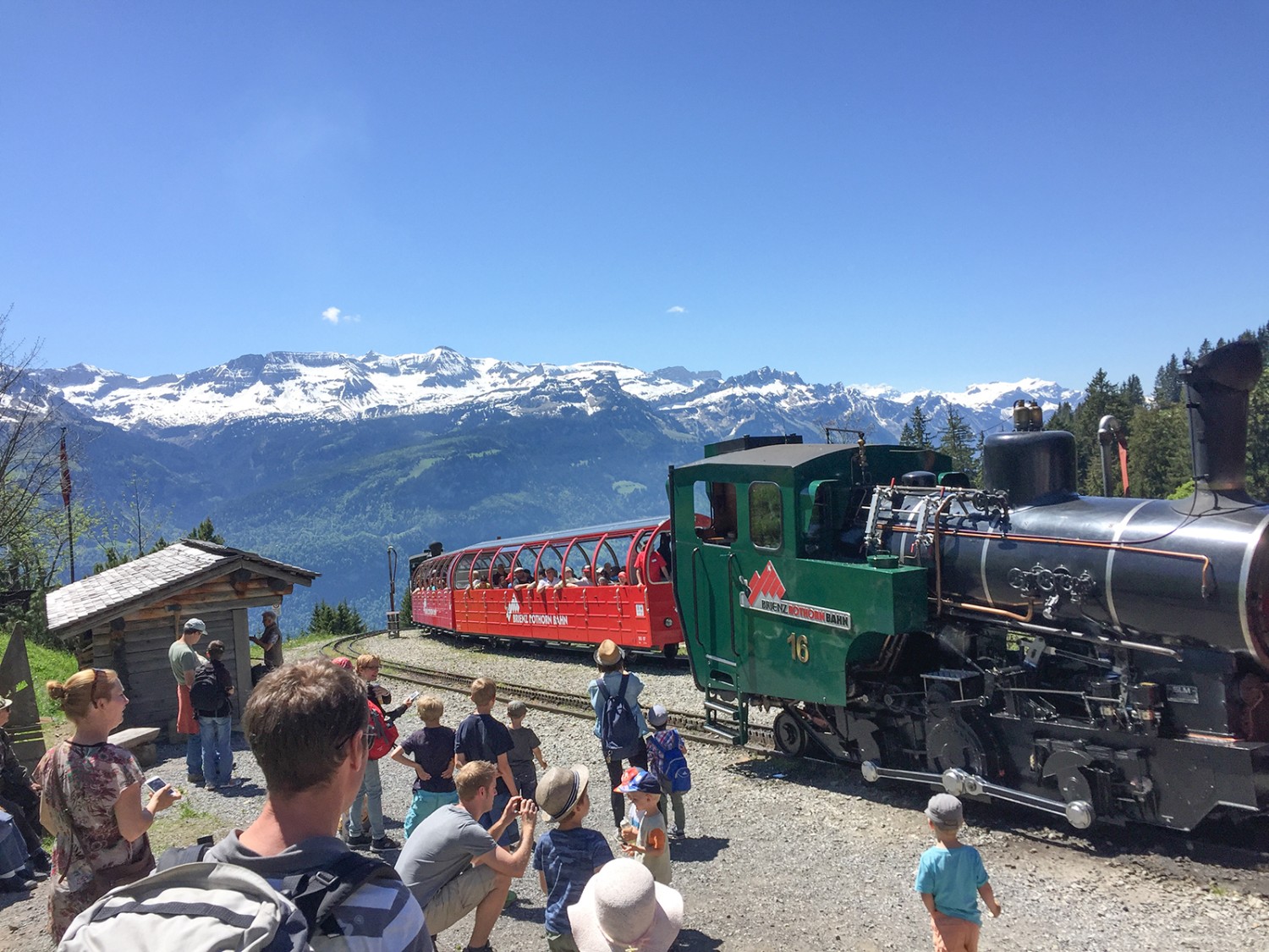 L’arrivée en train à vapeur à Planalp.