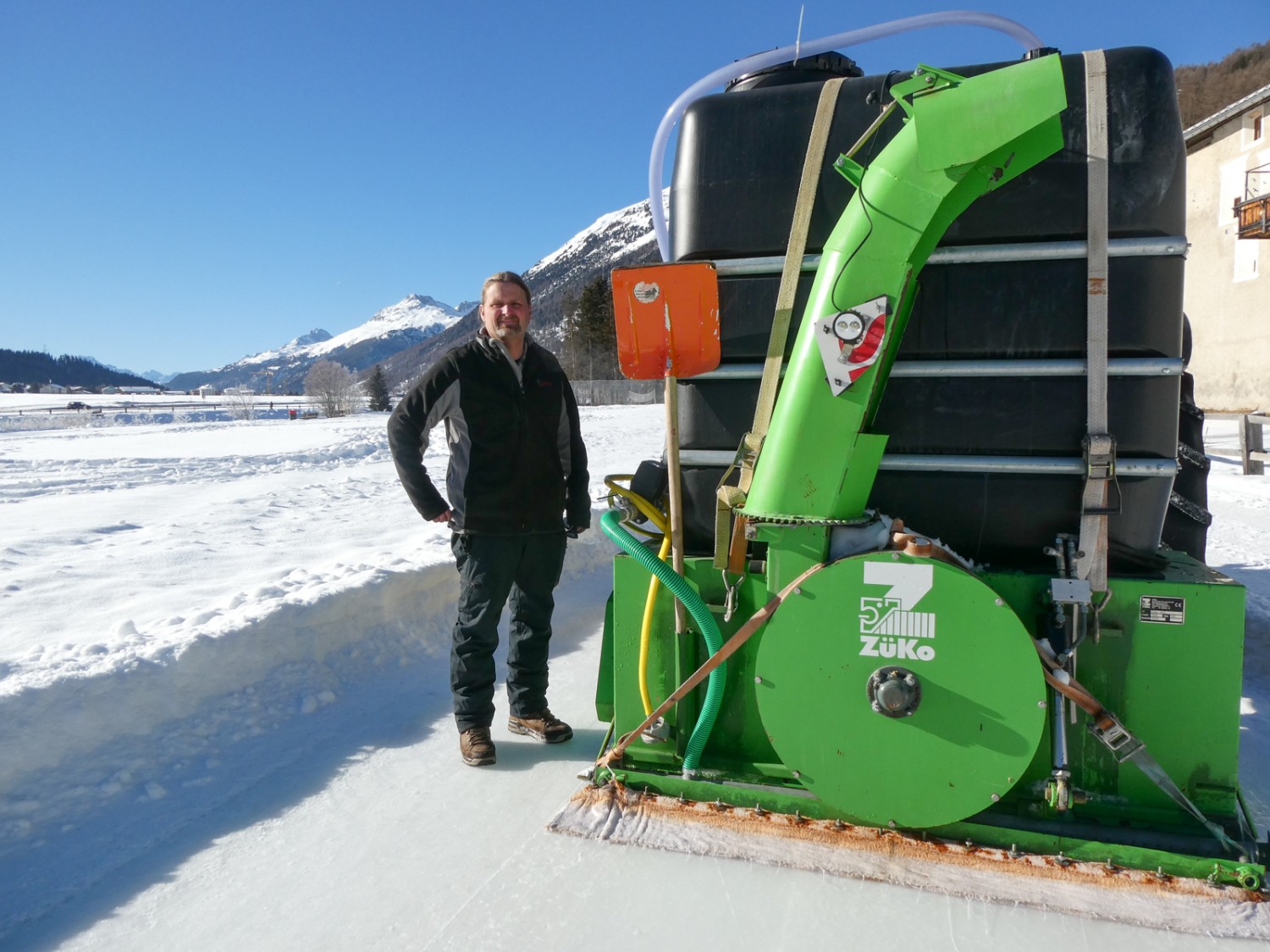 Cette machine assure l’entretien du sentier de glace. Photo: Rémy Kappeler