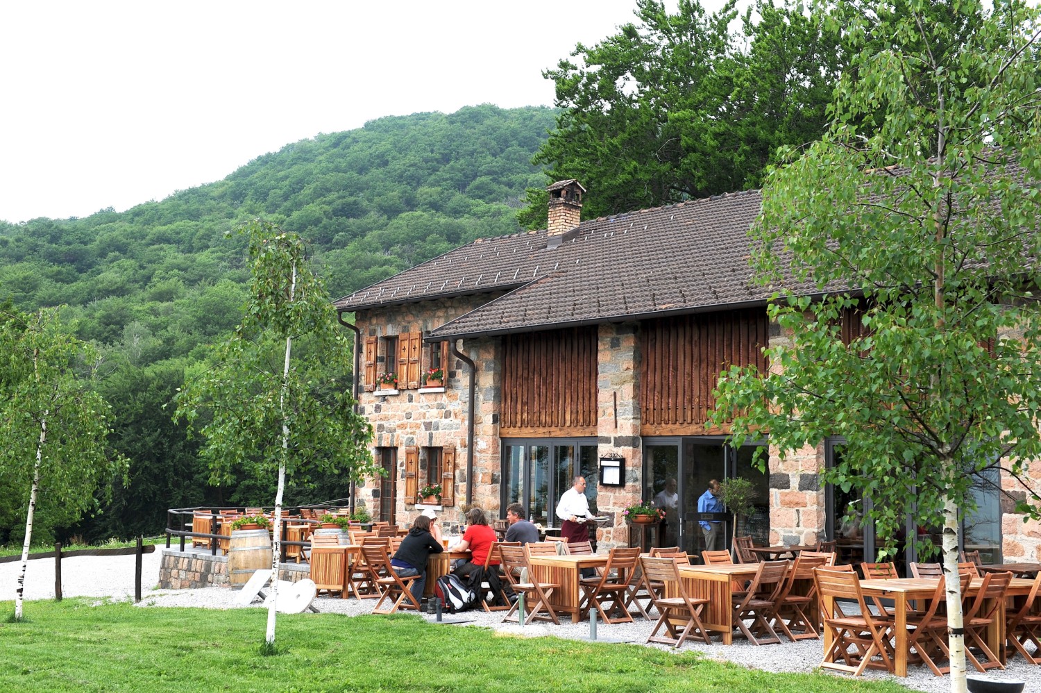 Il Ristorante Vicania invita a una sosta culinaria prima della discesa a Morcote. Foto: Martin Weiss