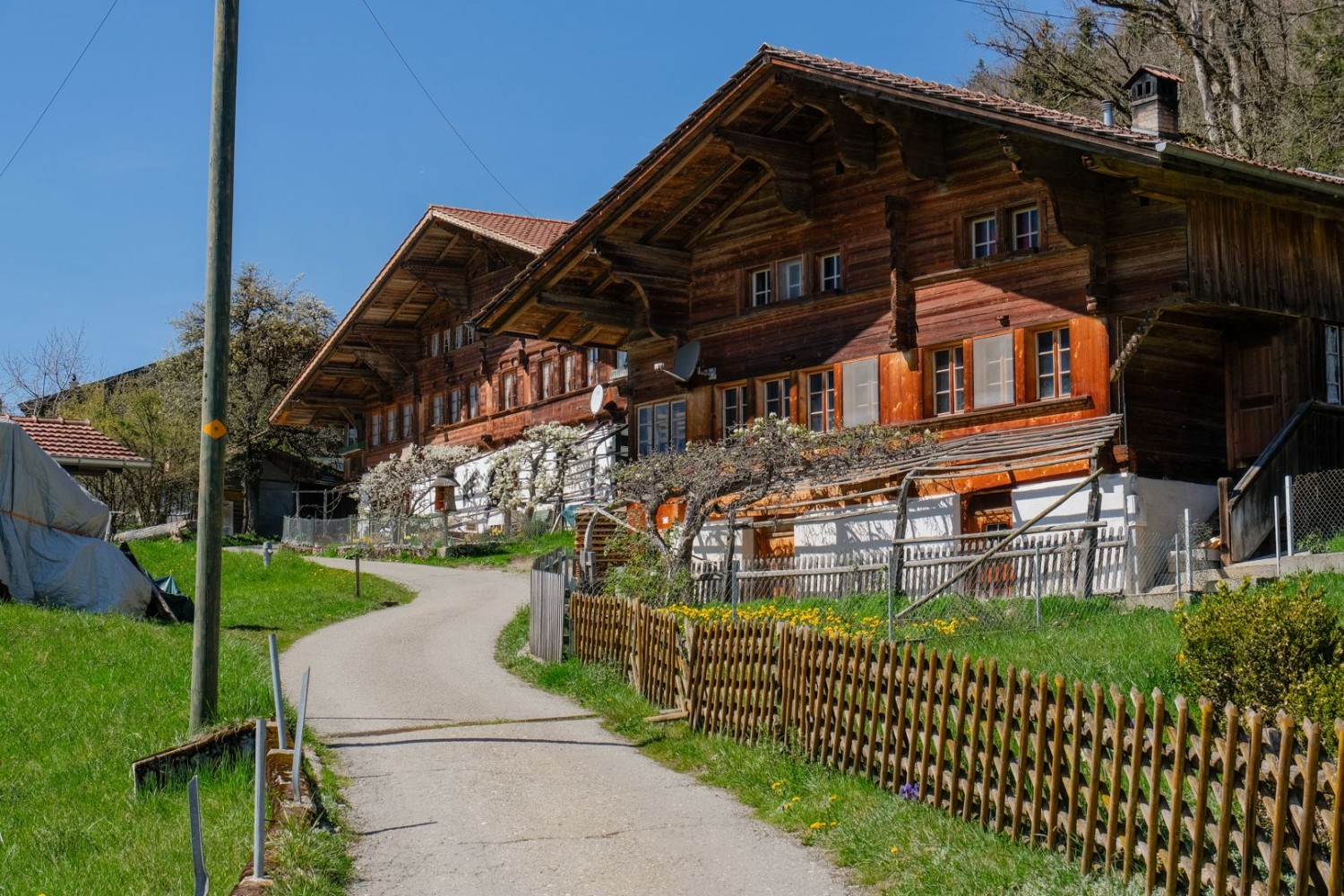 Ein Höhepunkt dieser Wanderung sind die zahlreichen traditionellen Häuser aus vergangenen Jahrhunderten.