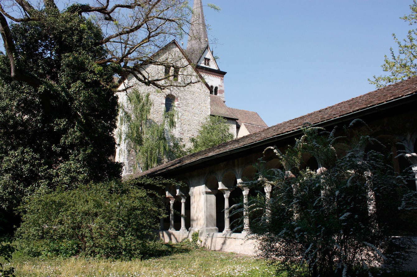 Blick auf Kreuzgang und Münster des Klosters Allerheiligen. Bild: Anne-Sophie Scholl