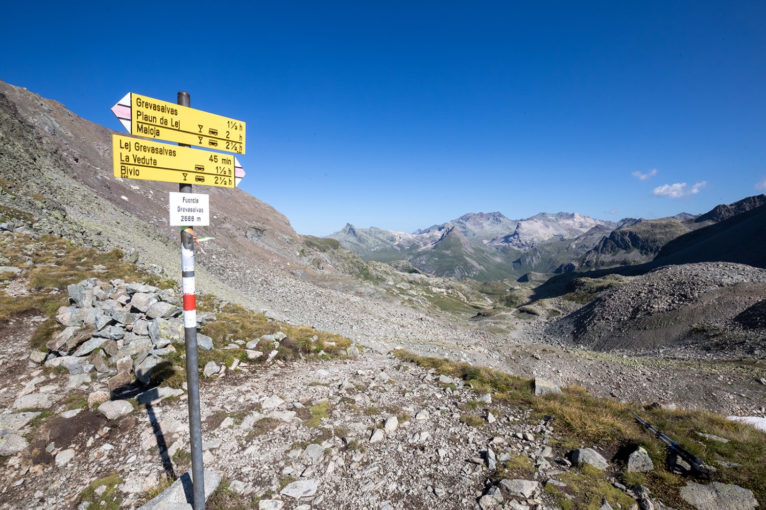 Auf der Fuorcla Grevasalvas mit Blick zurück Richtung Julierpass.