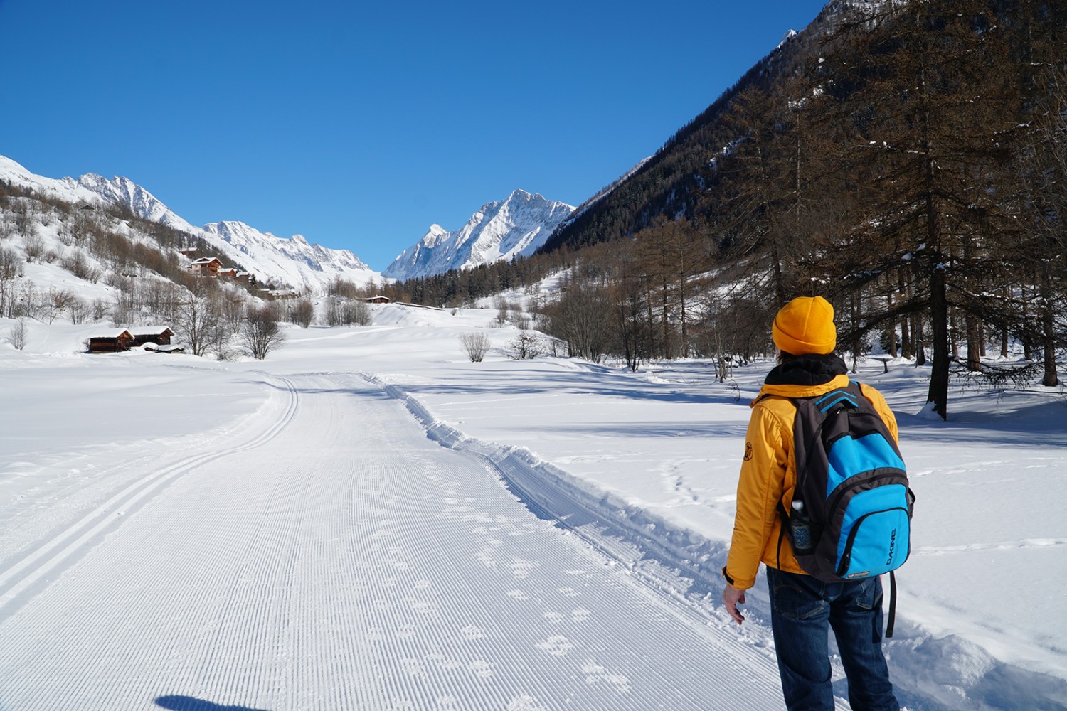 Le chemin de randonnée hivernale bien aménagé longe en grande partie la Lonza, de village en village.
Photos: Mia Hofmann