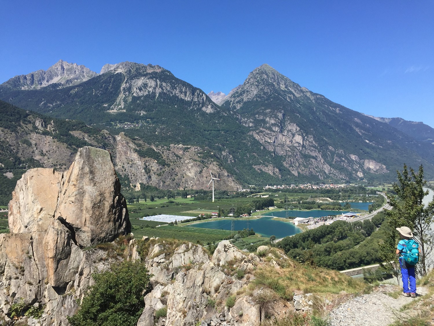 Ausblick ins Rhonetal vom Felskopf Les Follatères aus. Bilder: Rémy Kappeler