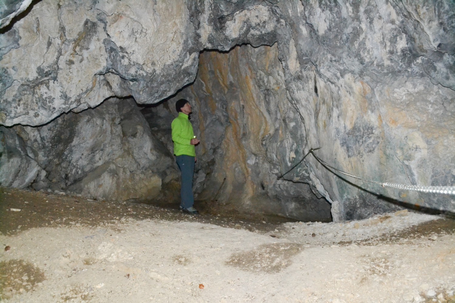 In der Höhle Grottes aux Fées. Bild: Sabine Joss