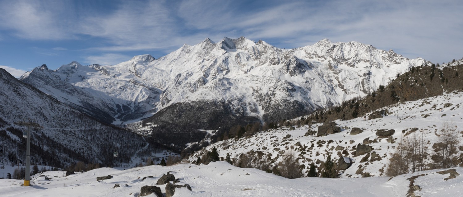 Vue depuis le Kreuzboden sur la vallée de Saas et le massif des Mischabels. Photo: Heinz Staffelbach 