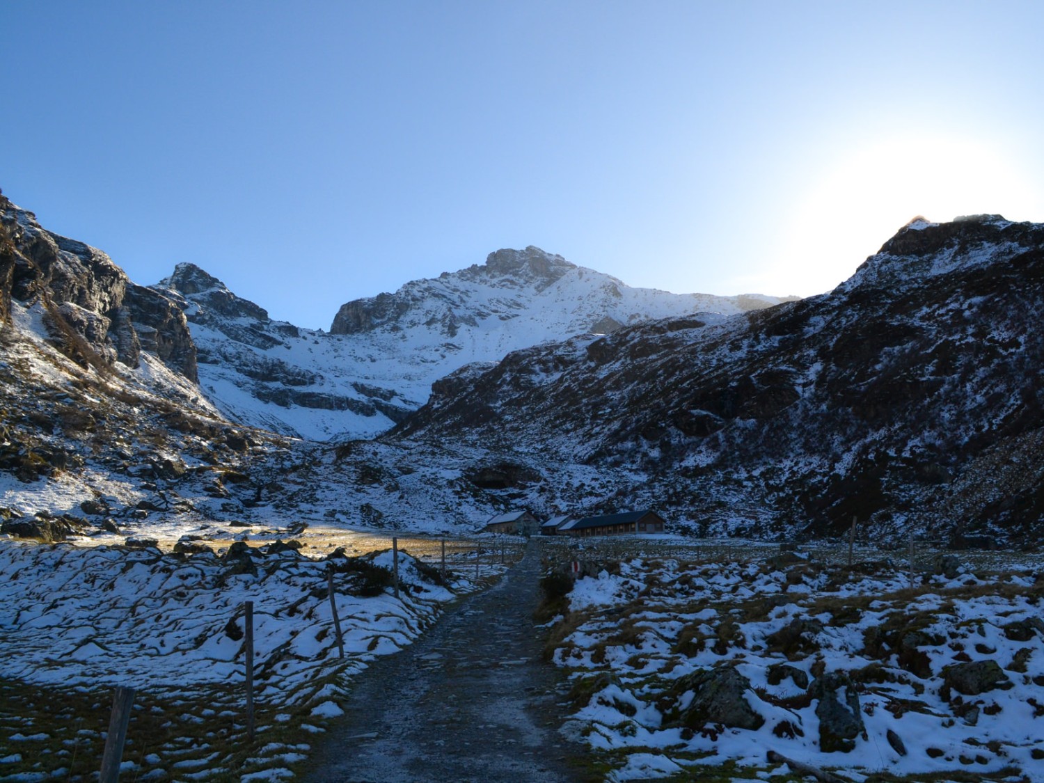 L’alpage de Niderenalp plongé dans l’ombre. Photo: Sabine Joss