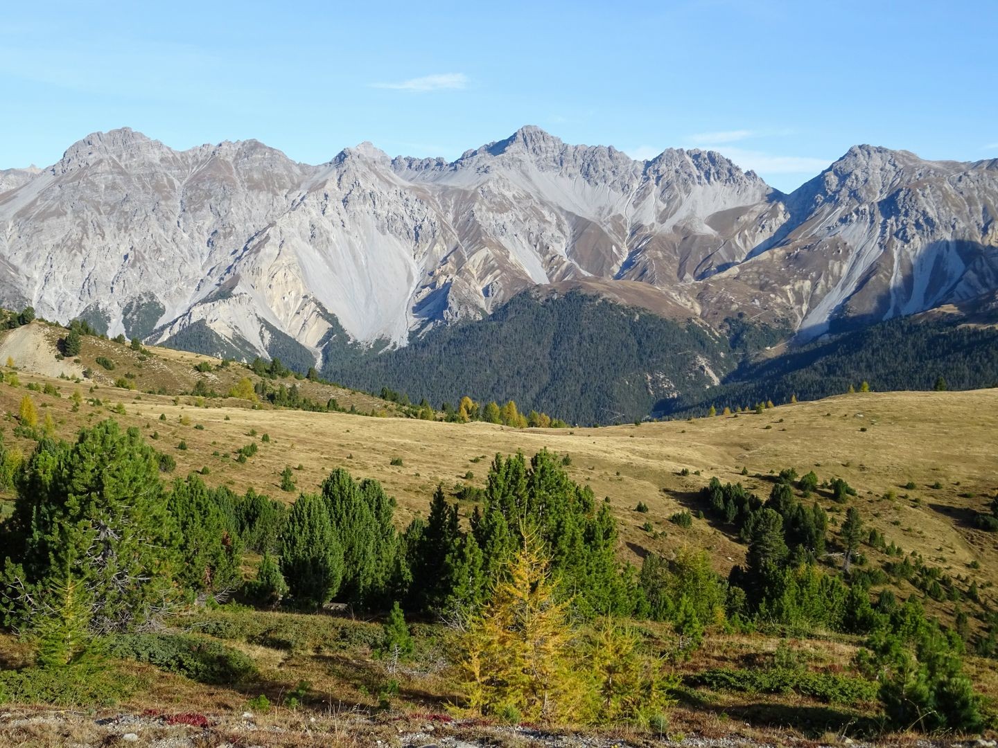 Hinter der Gipfelkette endet das Nationalparkgebiet.