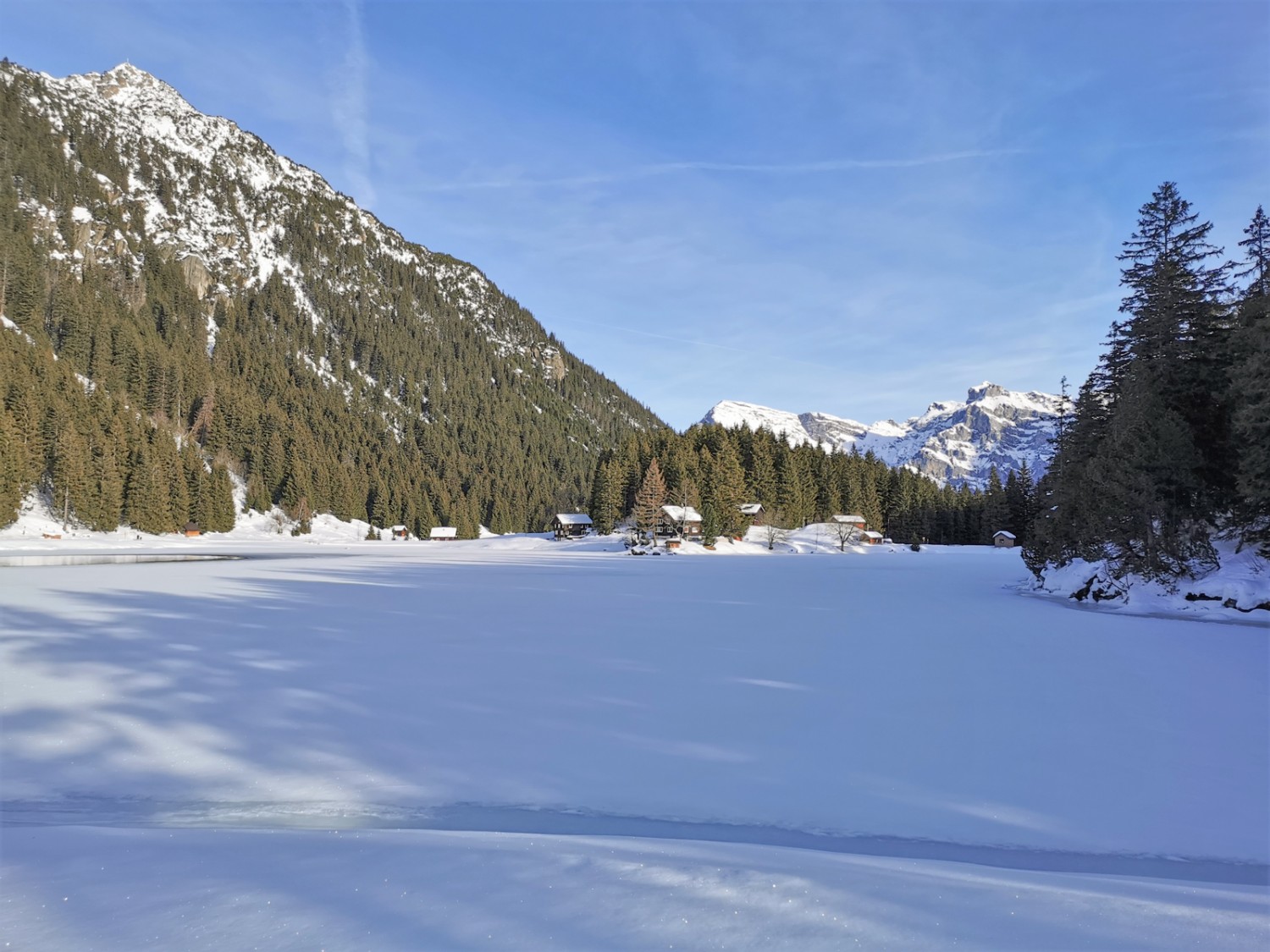 L’Arnisee et, sur la gauche, le Sunnig Grat. Photo: Andreas Staeger