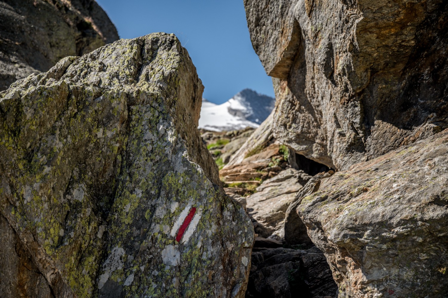 Das Felsentor nach dem ersten Aufstieg auf die Hochebene. Bild: Jon Guler