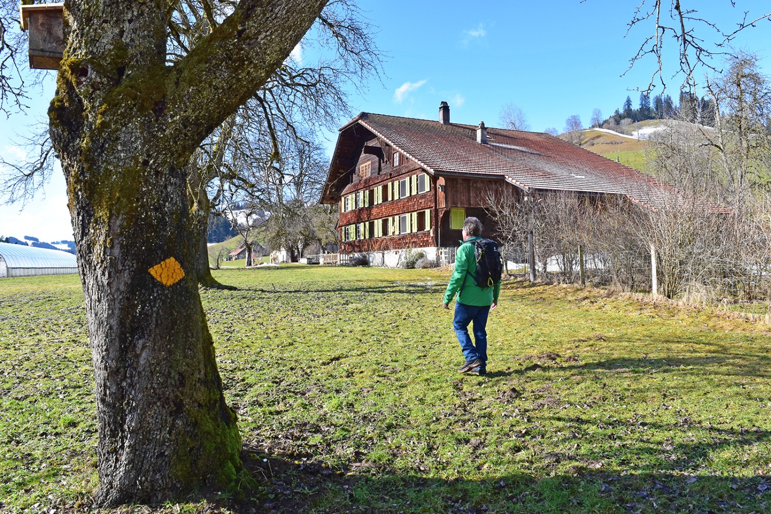 Teilweise geht es über offenes Land. Im Bild ein stolzes Entlebucher Bauernhaus. Bilder: Nathalie Stöckli