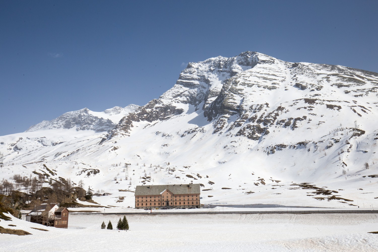 Das Simplon-Hospiz wurde auf Order von Napoleon erbaut und wird heute von den Chorherren vom Grossen Sankt Bernhard als Unterkunft und Rückzugsort geführt. Bild: Daniel Fleuti