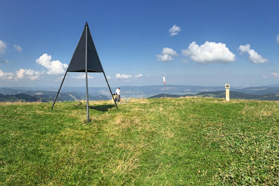 Wiese mit Weitsicht: Tagesziel Hohe Winde auf der dritten Jurakette. Bilder: Balz Rigendinger