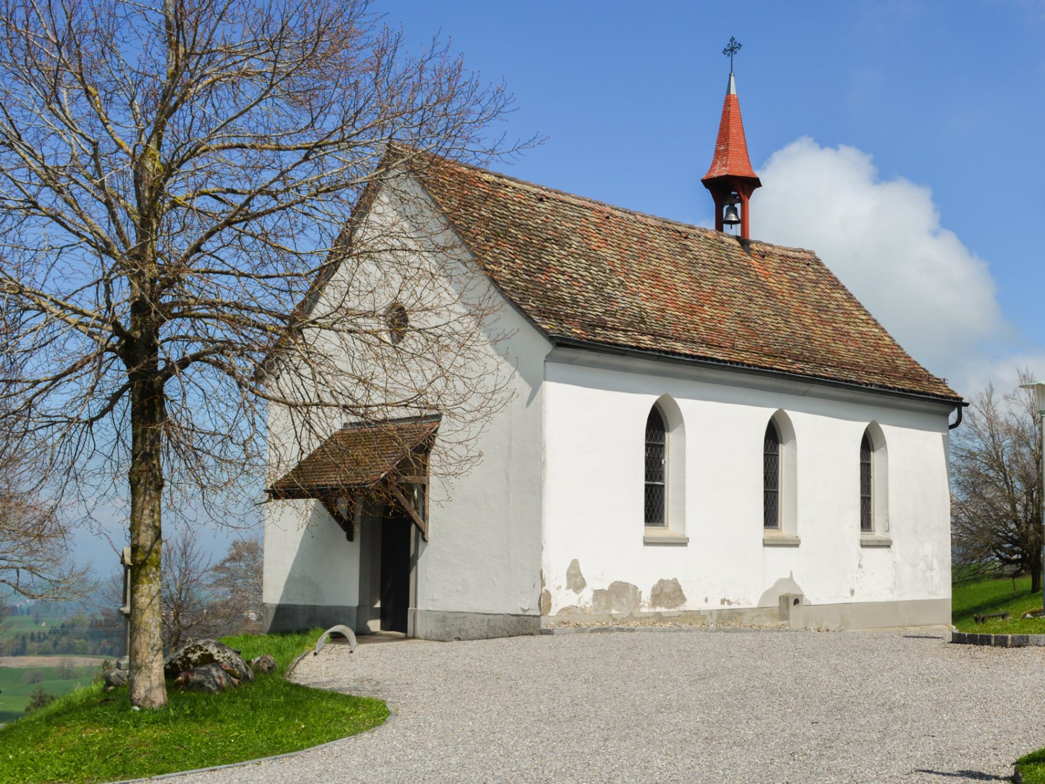 Des ex-voto attestent des miracles s’étant produits lors de pèlerinages sur le Gubel. Photo: Werner Nef