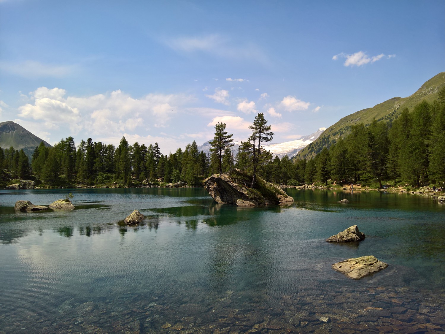 Au bord du lac de Saoseo. Photos: Andreas Staeger