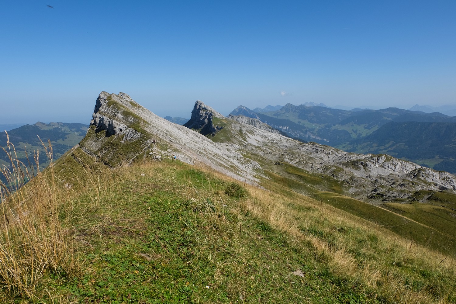 Hängst und Hächle: zwei Aussichtspunkte, die die Schratteflue überragen.